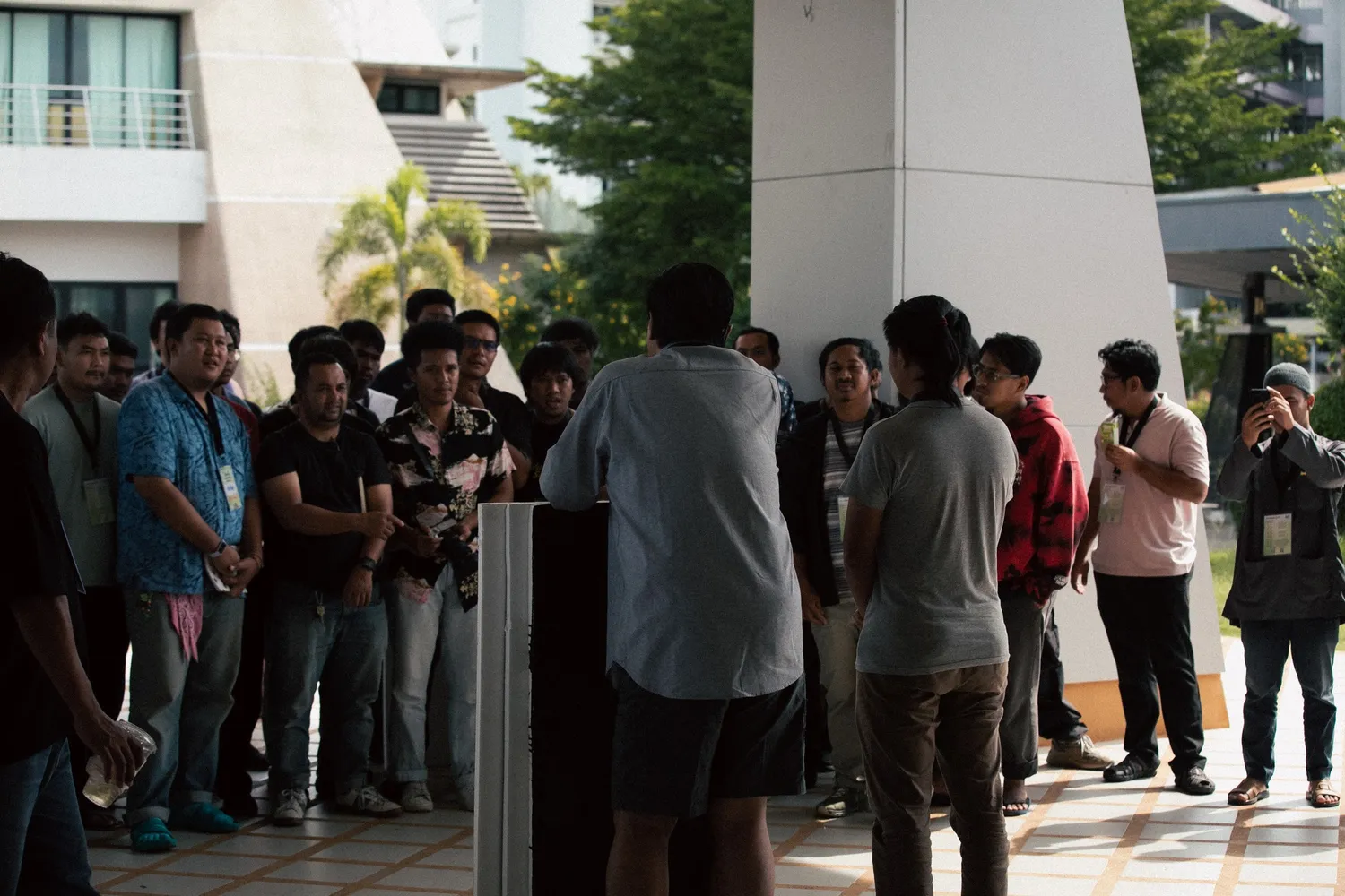 ภาพบรรยายกาศงาน - เรื่องดี ๆ รอบบ้านเรา เล่าให้โลกฟัง 5 Cinetoys- จบไปแล้วอย่างสวยงามกับโครงการดี ๆ ระยะที่ 1“เรื่องดี ๆ รอบบ้านเรา เล่าให้โลกฟัง” 🎬🙏🏼 ขอขอบคุณอาจารย์ติ้ง – มหาวิทยาลัยราชภัฏยะลาทีม Woz – ป่าน และ นิวDigital OZ – พี่แป๊ะ และ เติร์กอาจารย์โบว์ และ อาจารย์เอ็ม – คณะดิจิทัลมีเดียและศิลปะภาพยนตร์ มหาวิทยาลัยกรุงเทพคุณศักดิ์ – ไทบ้าน เดอะซีรีส์พี่แพม และพี่ก้อยเรายินดีอย่างยิ่งที่ได้มีส่วนร่วมในโครงการที่จุดประกายพลังสร้างสรรค์ในพื้นที่สามจังหวัดชายแดนใต้แล้วพบกันใหม่ในระยะที่ 2 และ 3 ที่เข้มข้นยิ่งกว่าเดิม! 💥